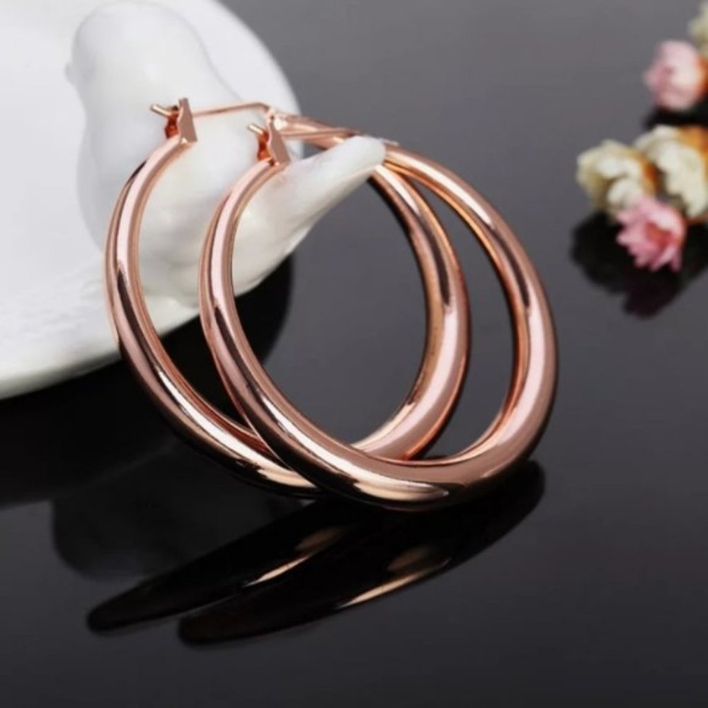 NEW 18K Rose Gold 1.5'' Round Hoop Earrings - Picture 2 of 5